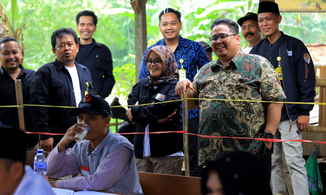 Cerita Bagja di Cianjur, Pengawas TPS Minta Minum Susu Biar Sehat