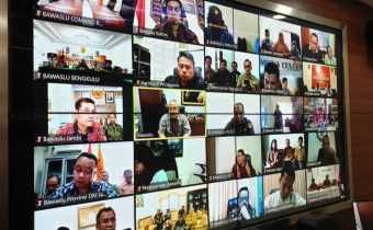 Cek Penerapan WFH Sekjen Bawaslu RI Melakukan Video Conference dengan Kasek Bawaslu Provinsi Se-Indonesia