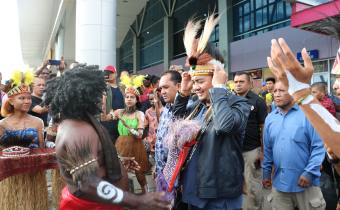 Tiba di Sorong, Afifuddin Disambut Ucapan Selamat Datang"""