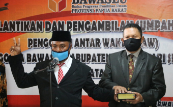 PAW Anggota Bawaslu Mansel dan Sorsel Resmi Dilantik