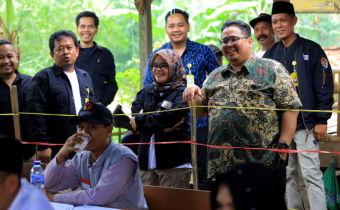 Cerita Bagja di Cianjur, Pengawas TPS Minta Minum Susu Biar Sehat